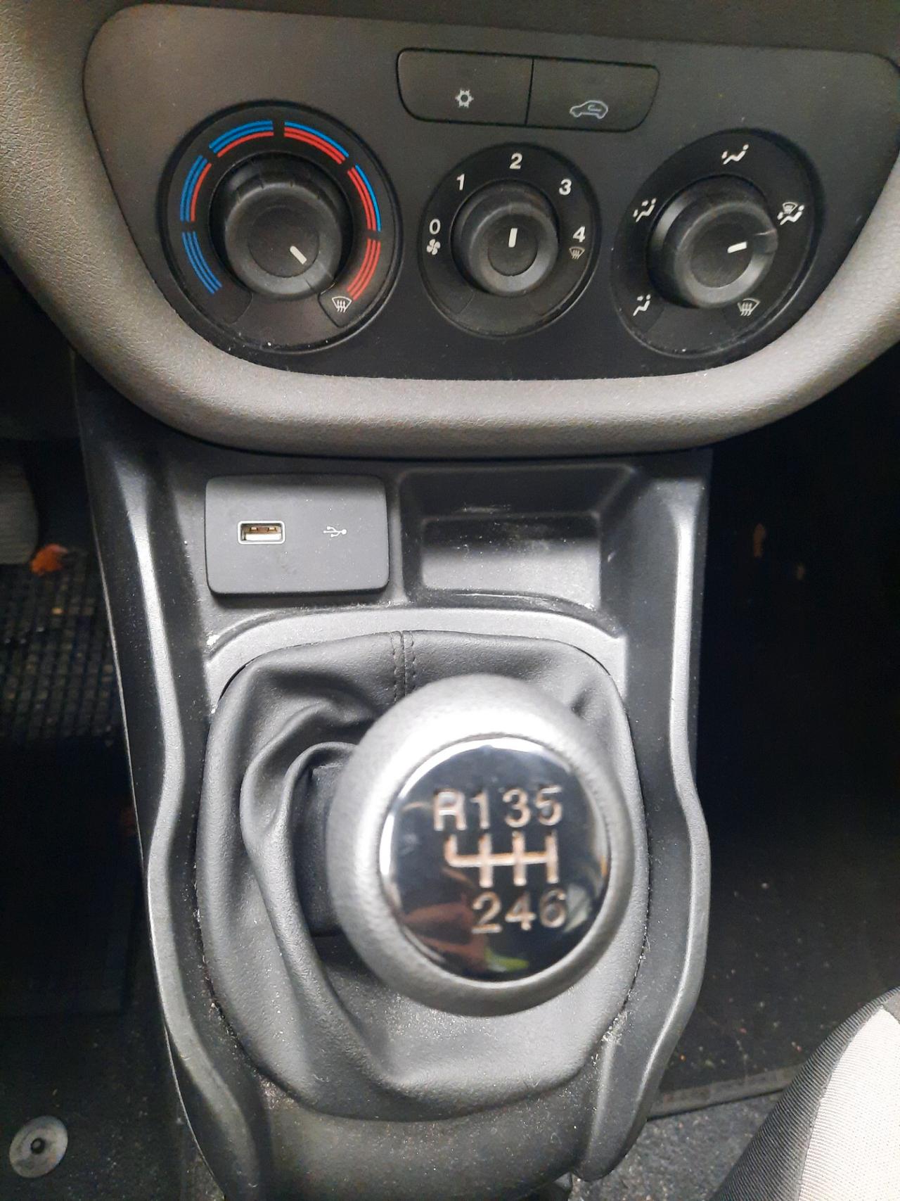 Fiat Doblo JTD LOUNGE CLIMATIZZATORE VOL. MULTIFUNZIONI GOMME 4 STAGIONI RADIO TOUCH SCRENN BLUETOOTH