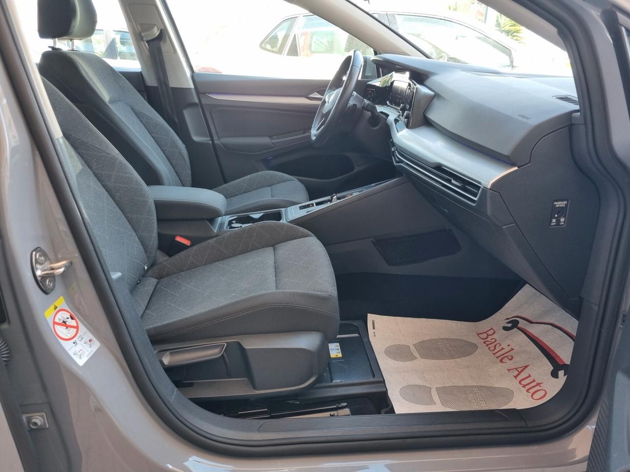 Volkswagen Golf VIII 1.0 etsi evo Life 110cv dsg