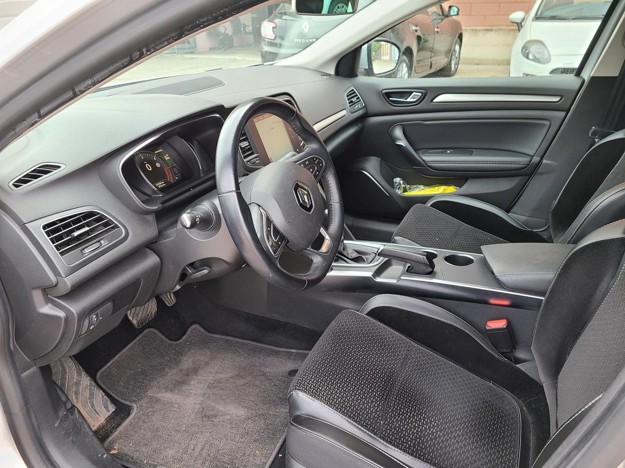 Renault Megane 1.5 diesel cambio automatico anno 2017 euro 6b