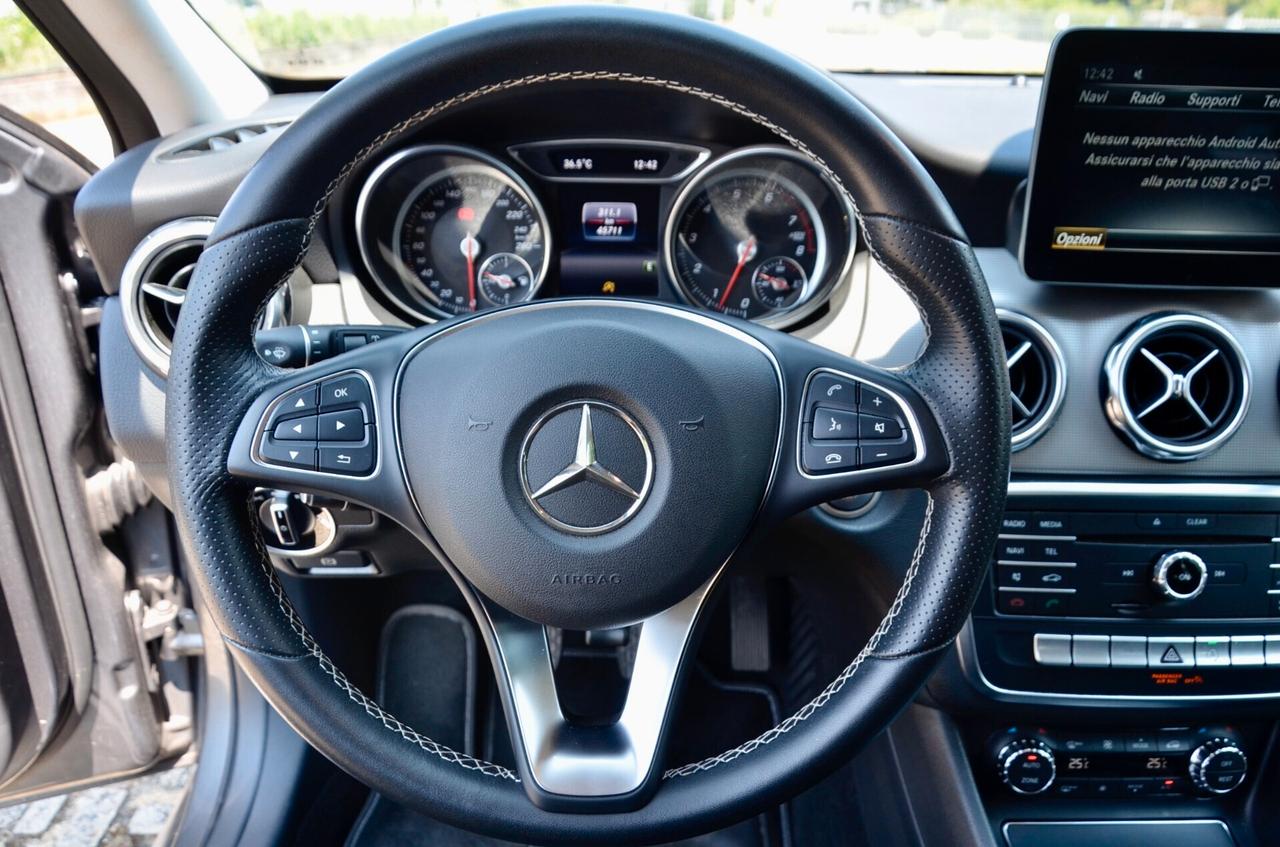 MERCEDES-BENZ GLA 200 SPORT 156cv MANUALE, EURO 6B, UFF ITALIANA, FULL LED HIGH BEAM, RETROCAMERA, NAVI, 19", PERMUTE