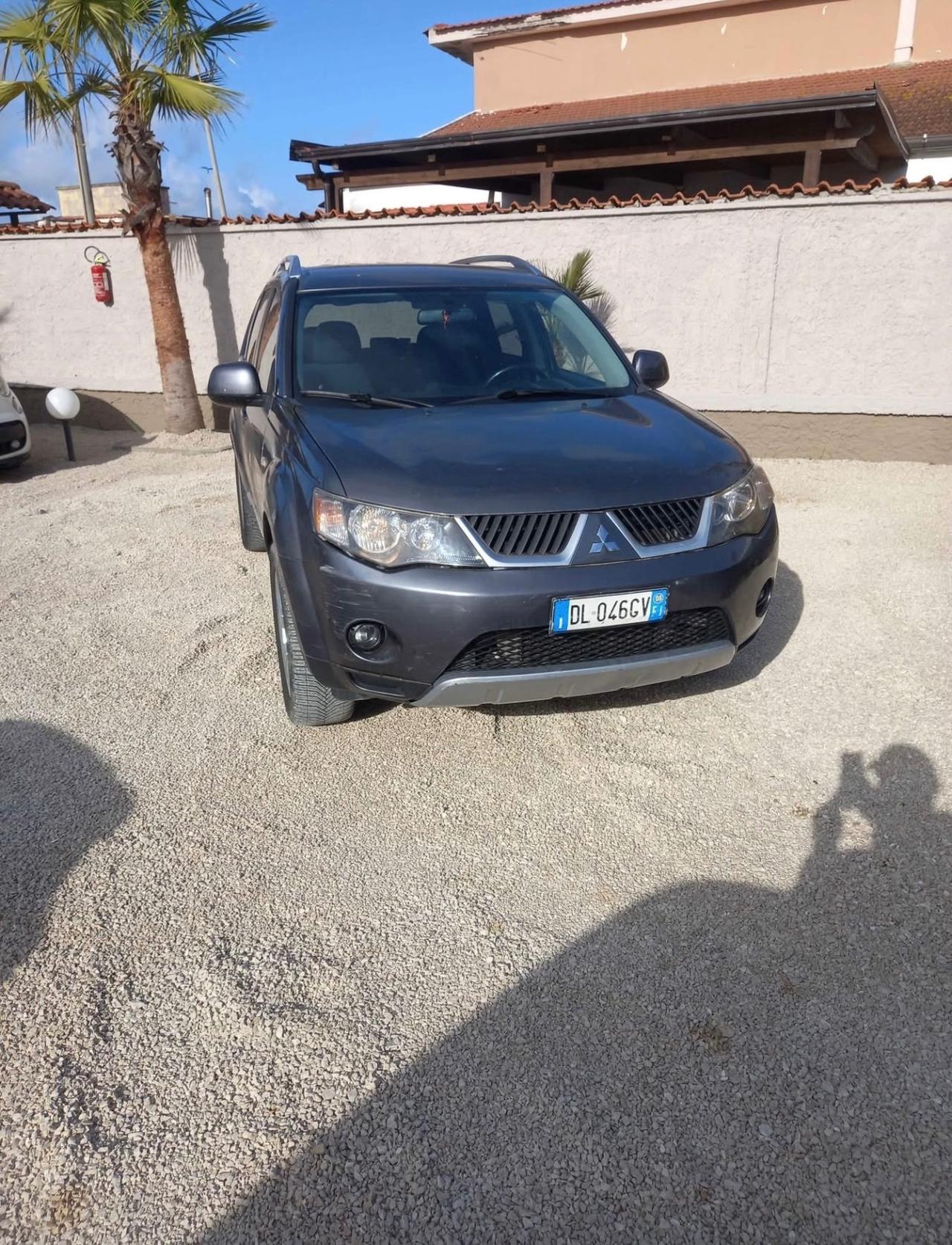 Mitsubishi Outlander 2.0 DI-D Instyle 7 p.ti DPF