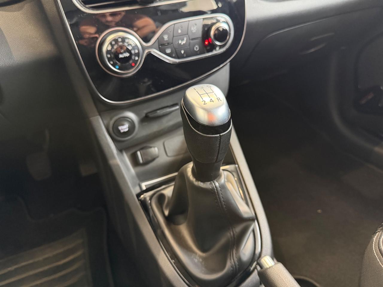 Renault Clio TCe 12V 90 CV 5 porte Moschino Intens