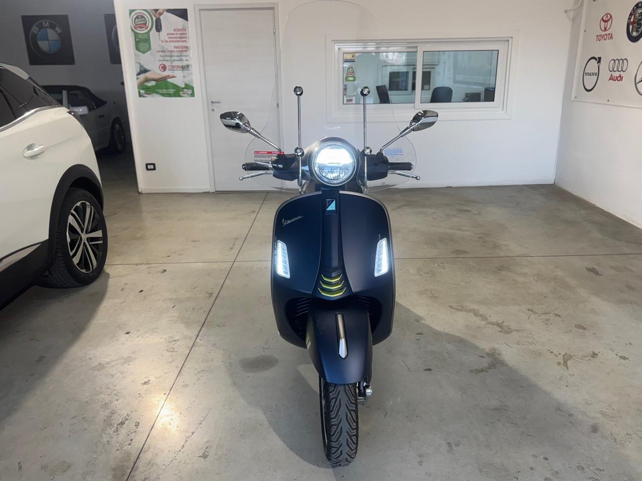 Vespa GTS 300 Super SUPER TECH