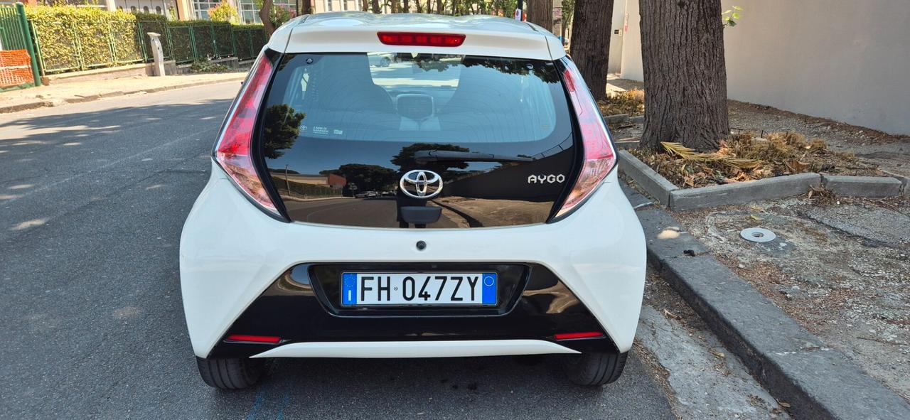 Toyota Aygo X-PLAY 5 PORTE RETROCAMERA CON GARANZIA