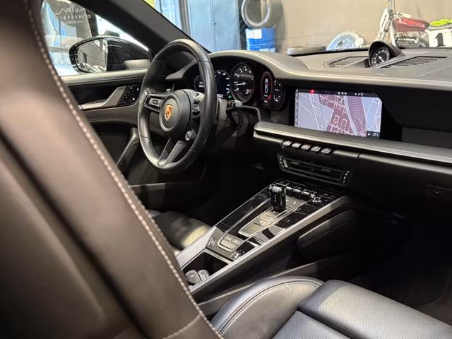 PORSCHE 911 Carrera 4S