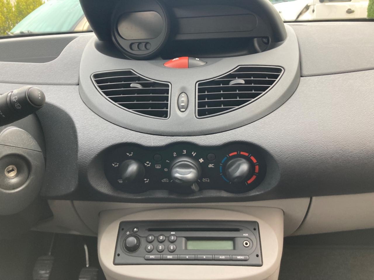 RENAULT TWINGO BENZINA (DA VETRINA)