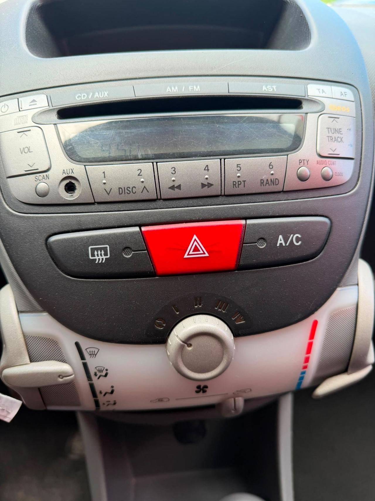 Toyota Aygo 1.0 12V VVT-i 3 porte Sol X Neopatentati