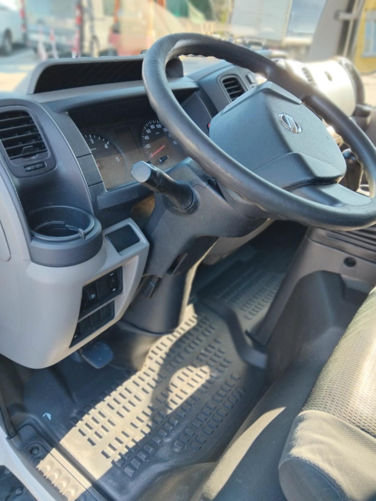 Nissan nt 400