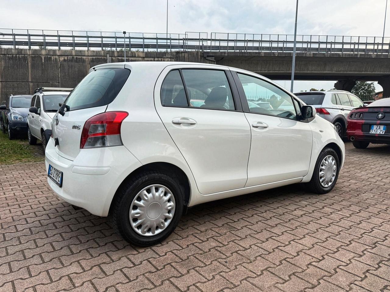 Toyota Yaris 1.3 5 porte Sol OK NEOPATENTATI