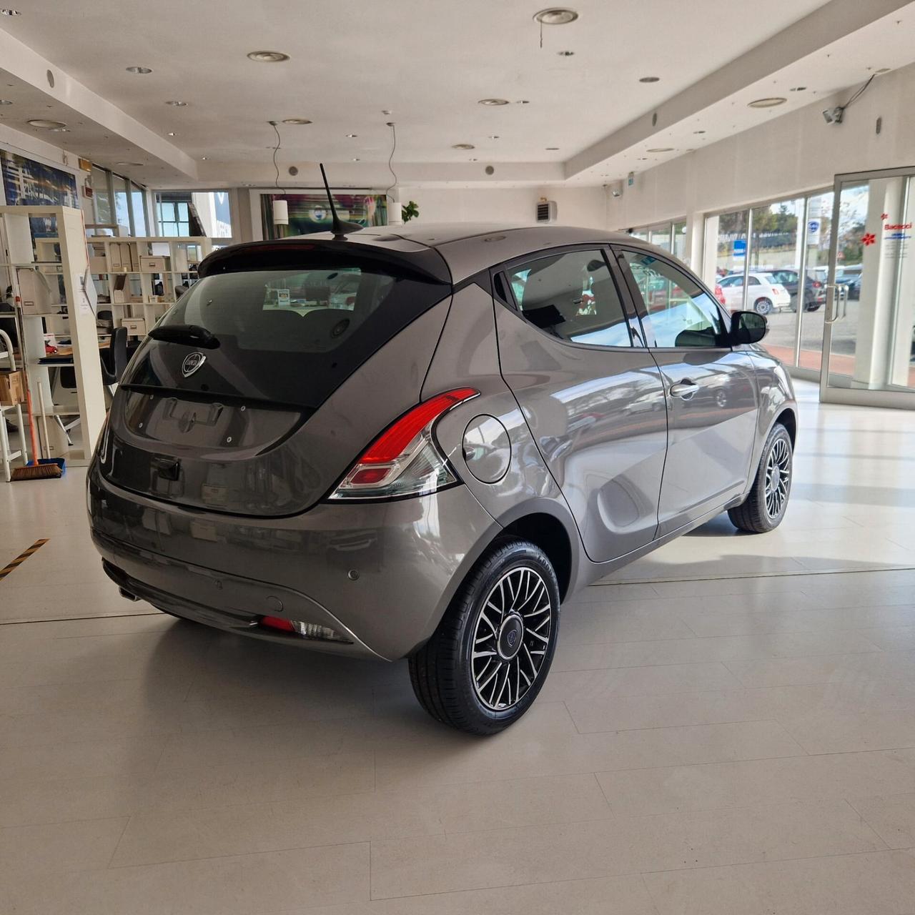 Lancia Ypsilon 1.0 FireFly 5 porte S&S Hybrid Platino