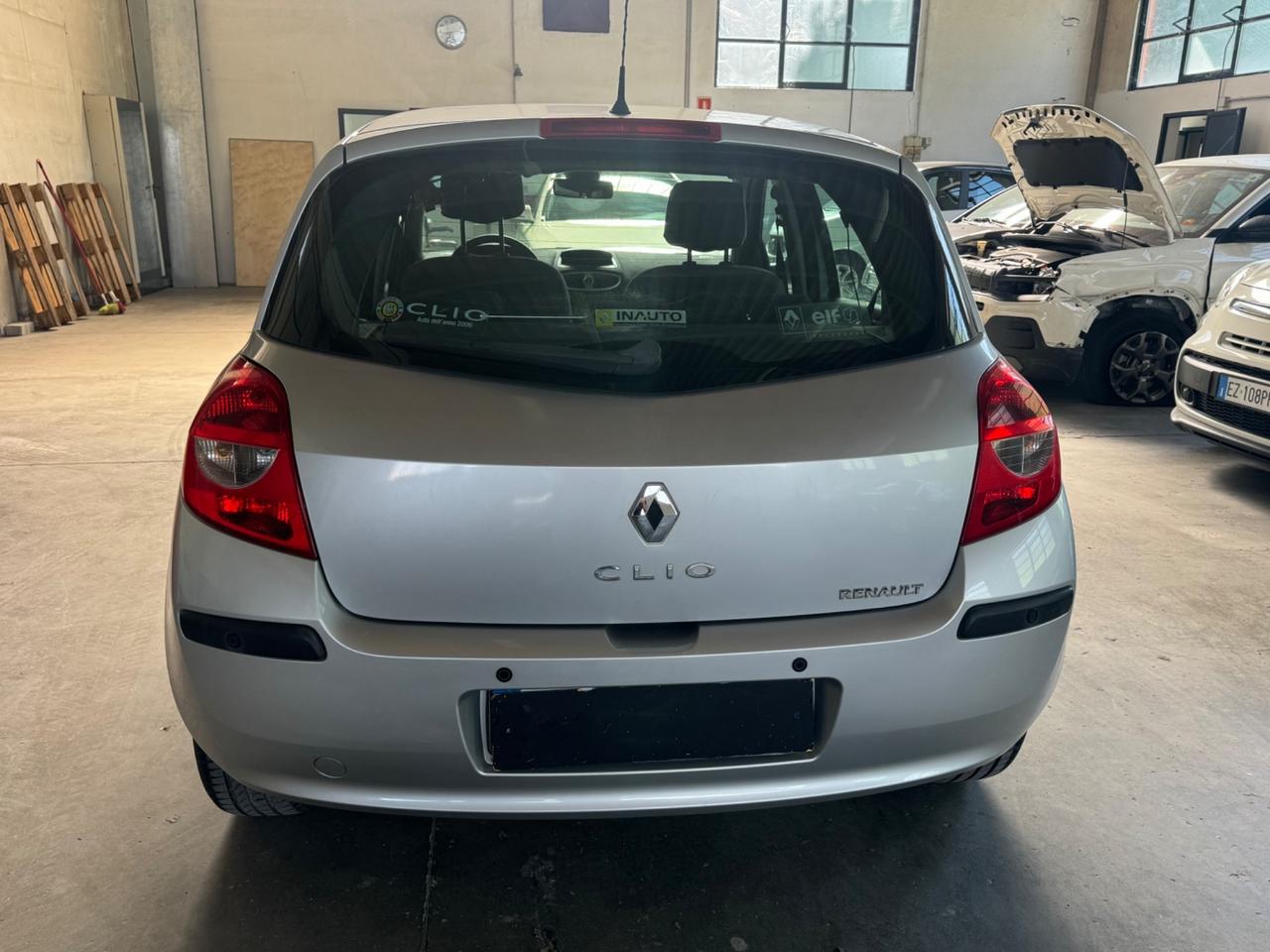 Renault Clio 1.6 5 porte CAMBIO AUTOMATICO GPL