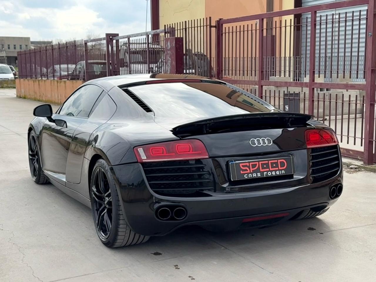 Audi R8 4.2 V8 FSI quattro R tronic