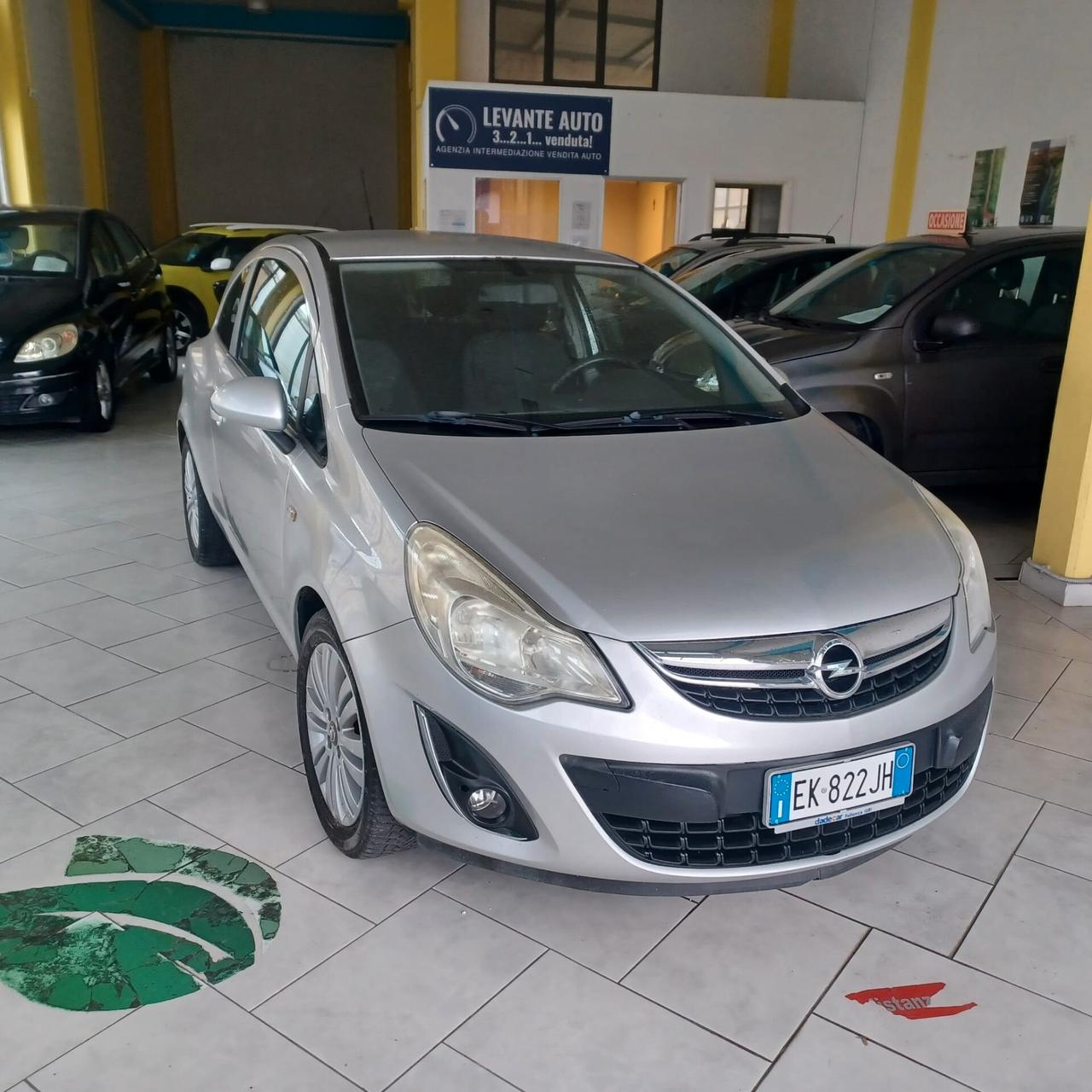NEOPATENTATI BENZINA/GPL CORSA 1.2