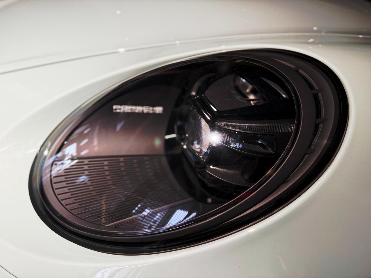 Porsche 911 Coupe 3.0 Dakar auto