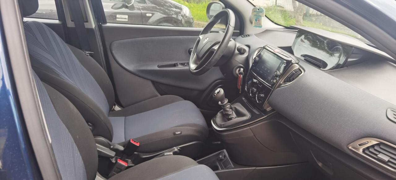 Lancia Ypsilon 1.0 FireFly 5 porte S&S Hybrid Ecochic A. Ferretti