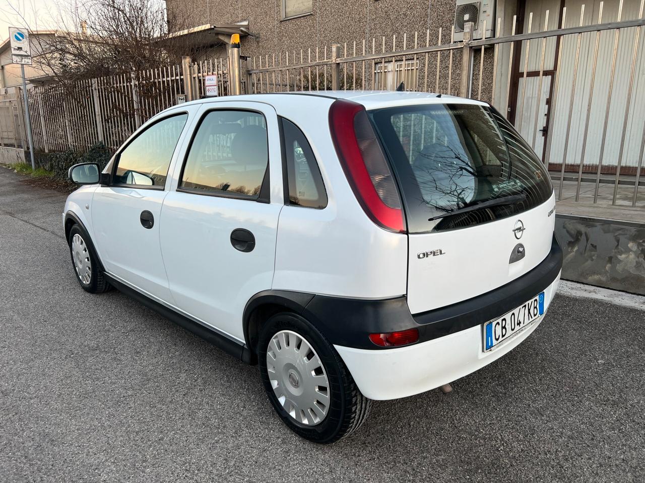 Opel Corsa 1.2i 5 porte Euro 4 adatta a neopatentati