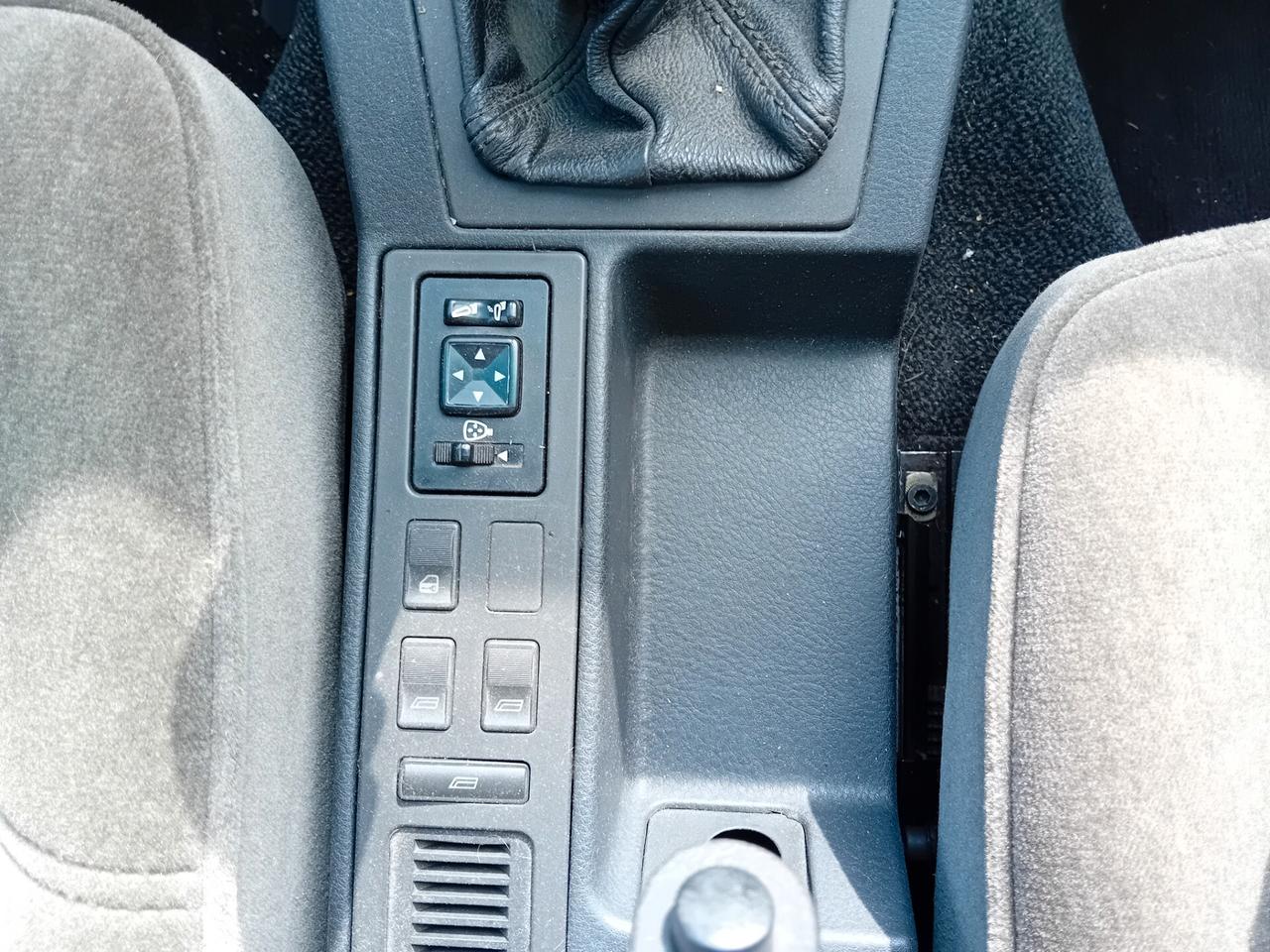 Alfa Romeo 164 3.0i V6 24V cat Super