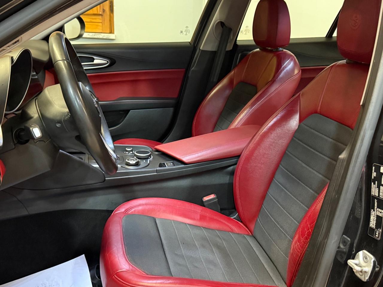 Alfa Romeo Giulia 2.2 Turbodiesel 180 CV AT8 Sport Business