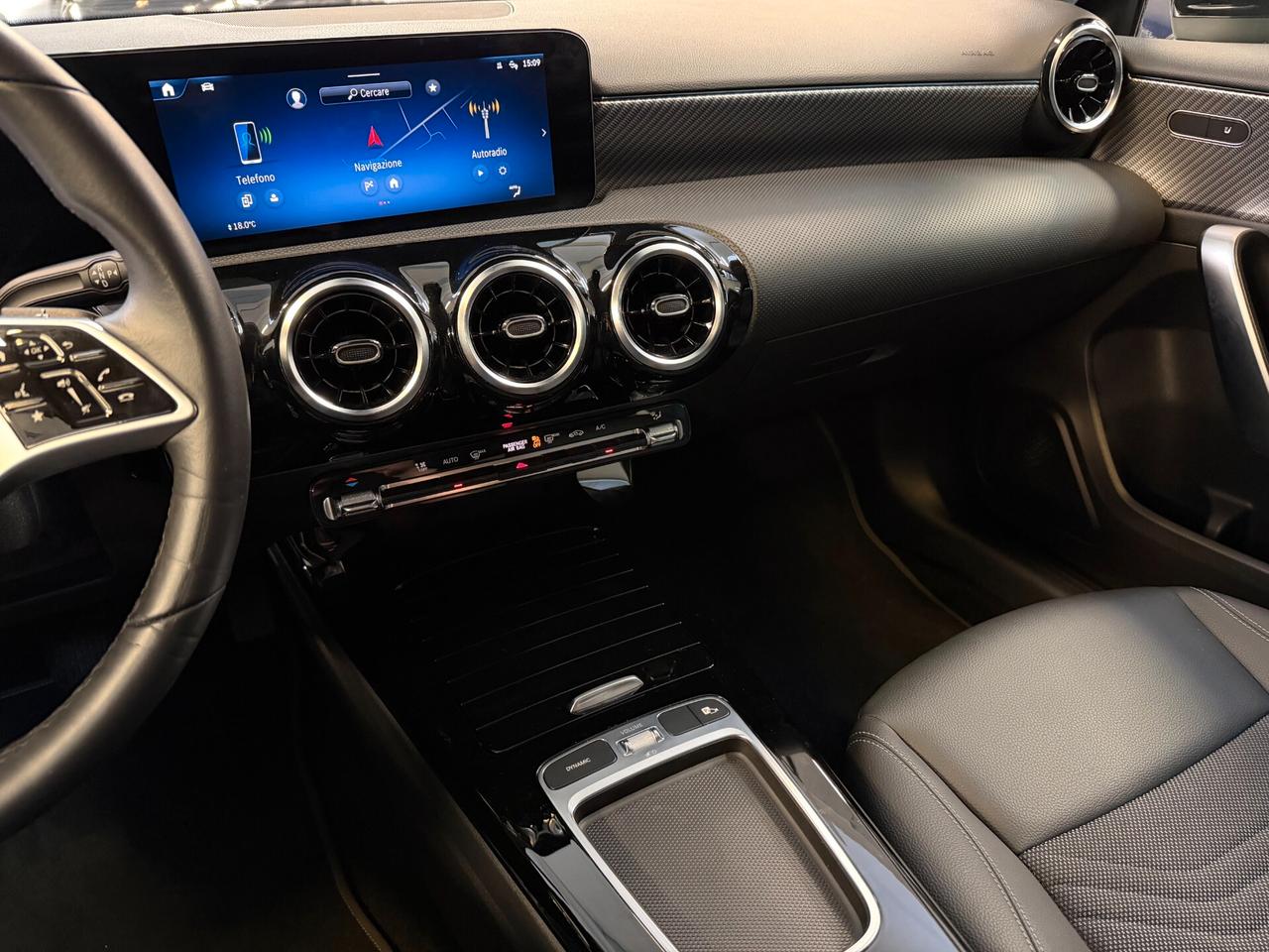 Mercedes-Benz A 180 NEOPATENTATI Advanced Plus AUTO - TELECAMERA - SEDILI RISCALDATI