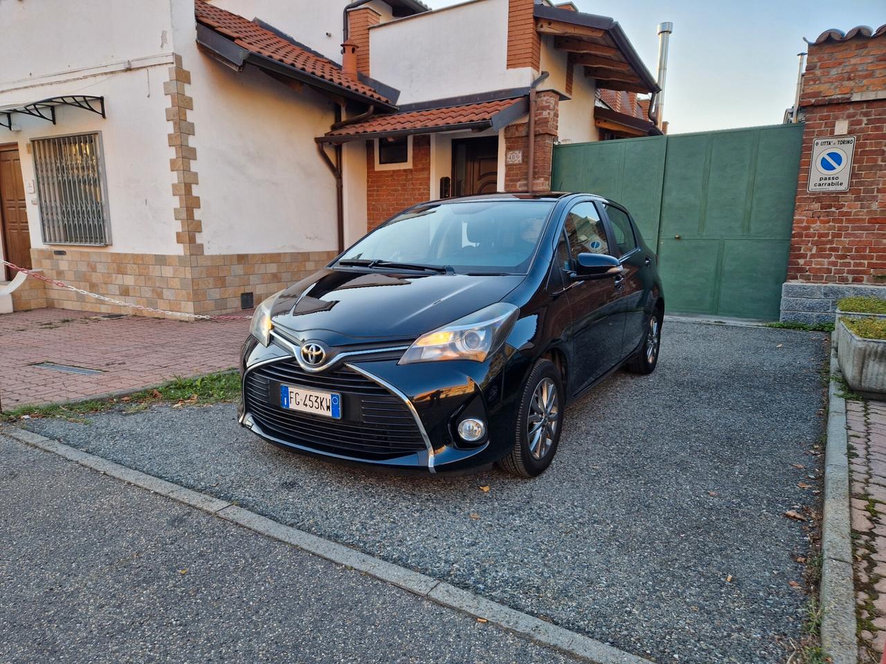 Toyota Yaris 1.0 70CV "70.700 km" Bluetooth, Telecamera, Fendi