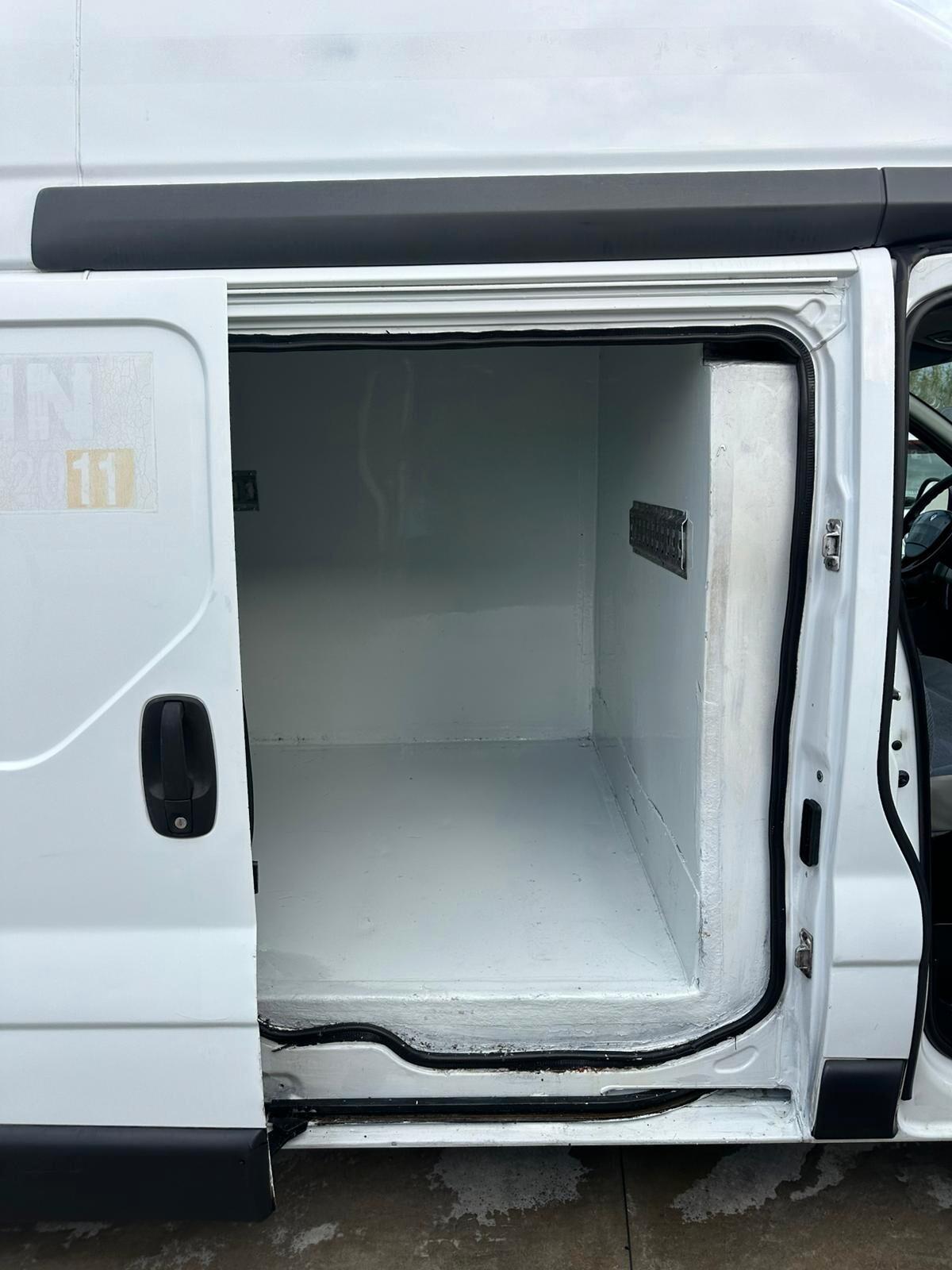 FORD TRAFIC TETTO ALTO CON PEDANA IDRAULICA