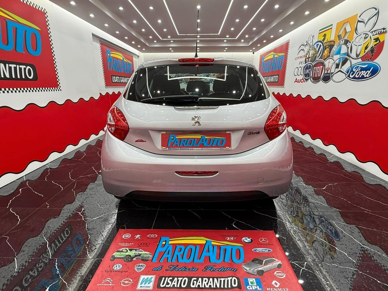 Peugeot 208 1.4 HDi 68cv Allure - 2013