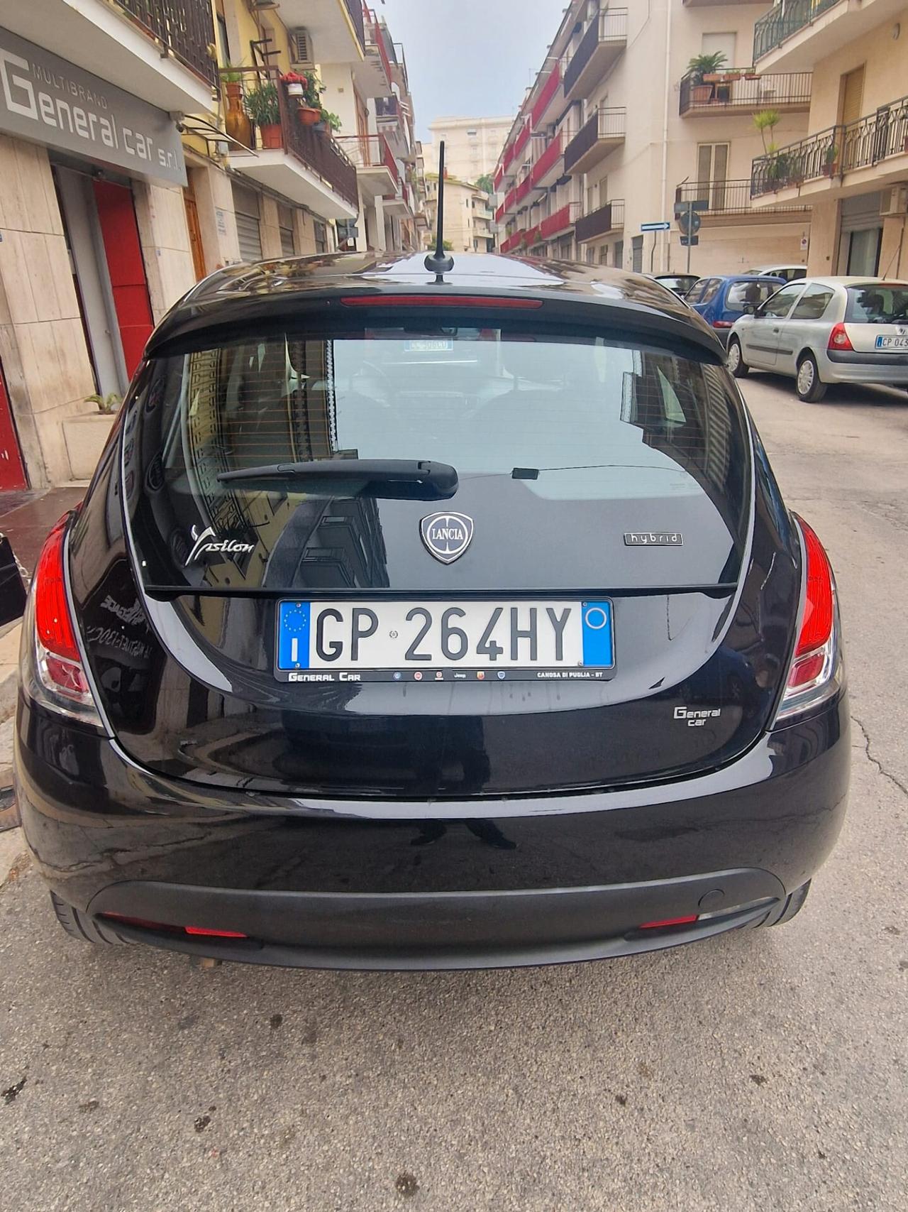 Lancia Ypsilon 1.0 FireFly 5 porte S&S Hybrid UnYca