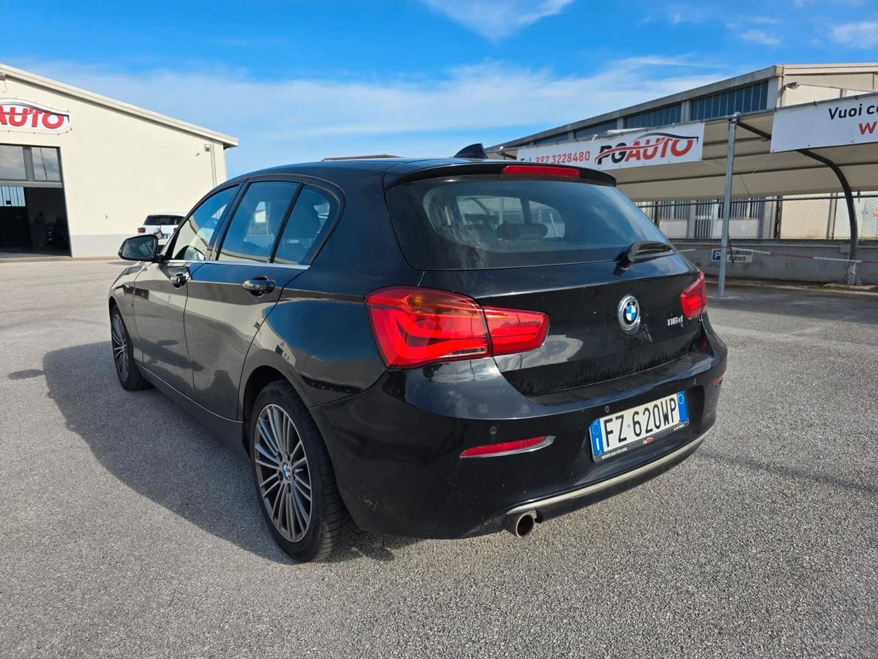 Bmw 116d 5p. Urban