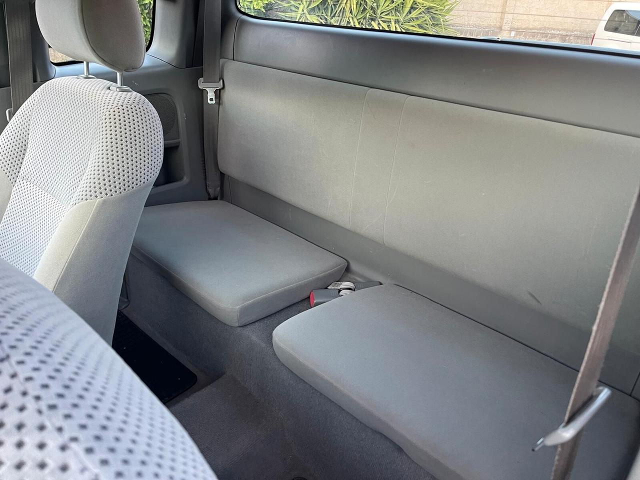 Toyota Hilux 2.5 D-4D 4WD 2p. Extra Cab SR 4x4