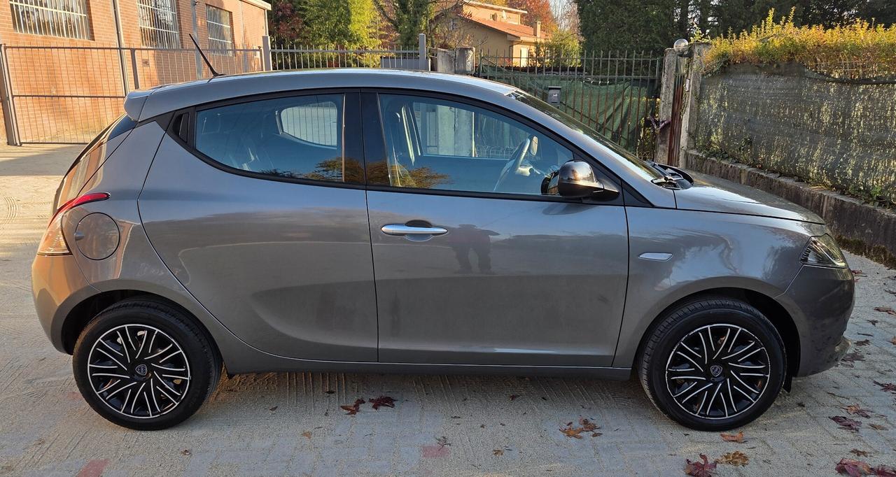 Lancia Ypsilon 1.0 FireFly Hybrid 70cv 5 porte S&S Gold