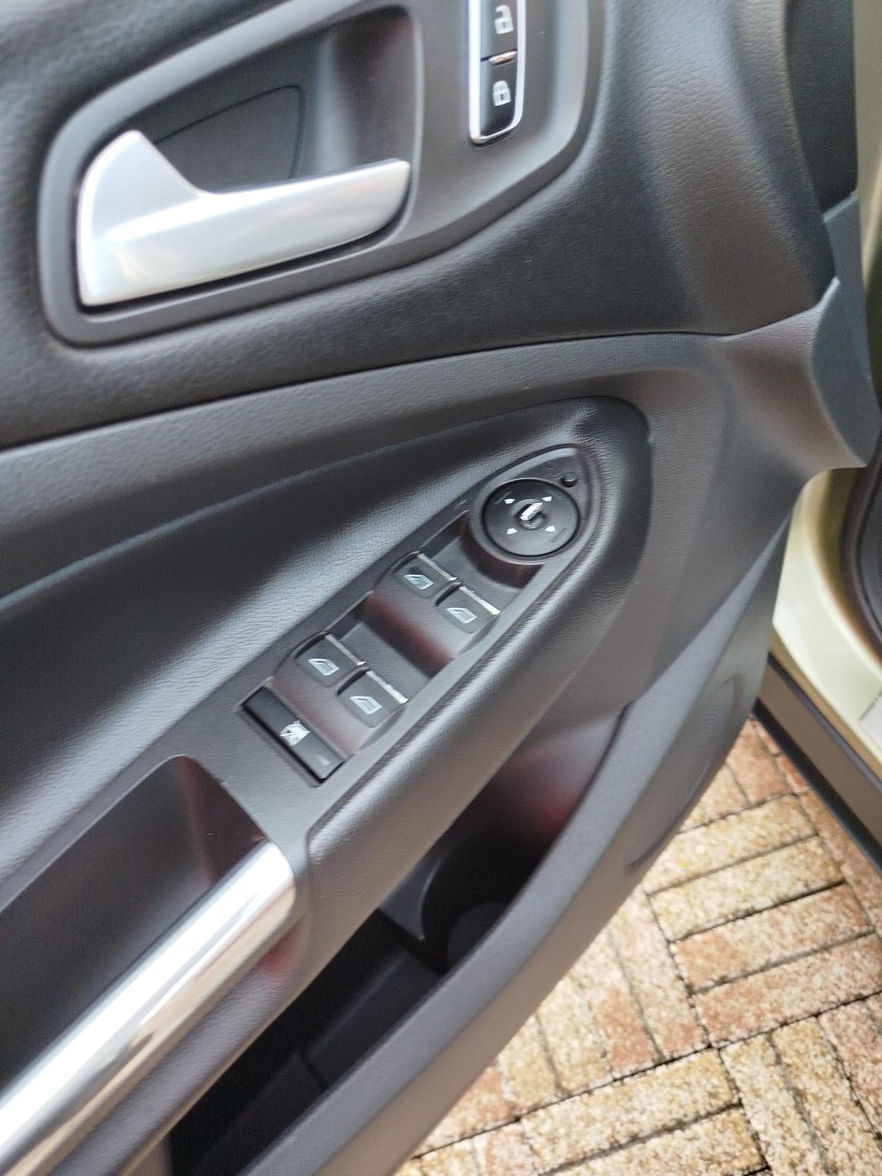 Ford Kuga 2.0 TDCI 140 CV 4WD Titanium