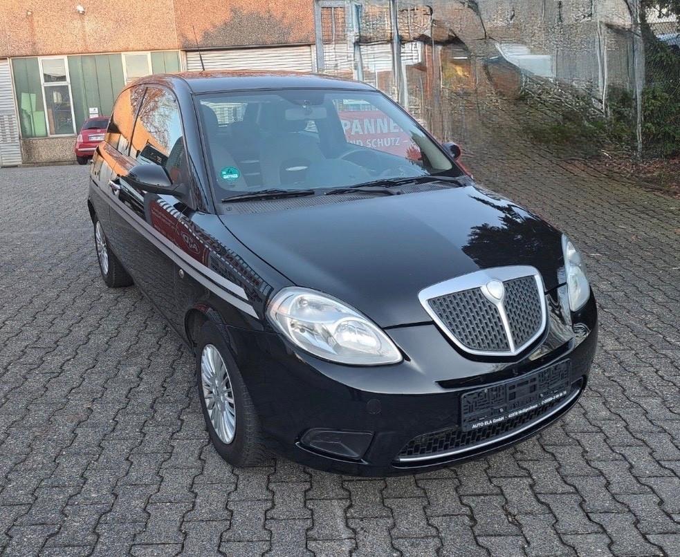 Lancia Ypsilon 1.4 16V Platino