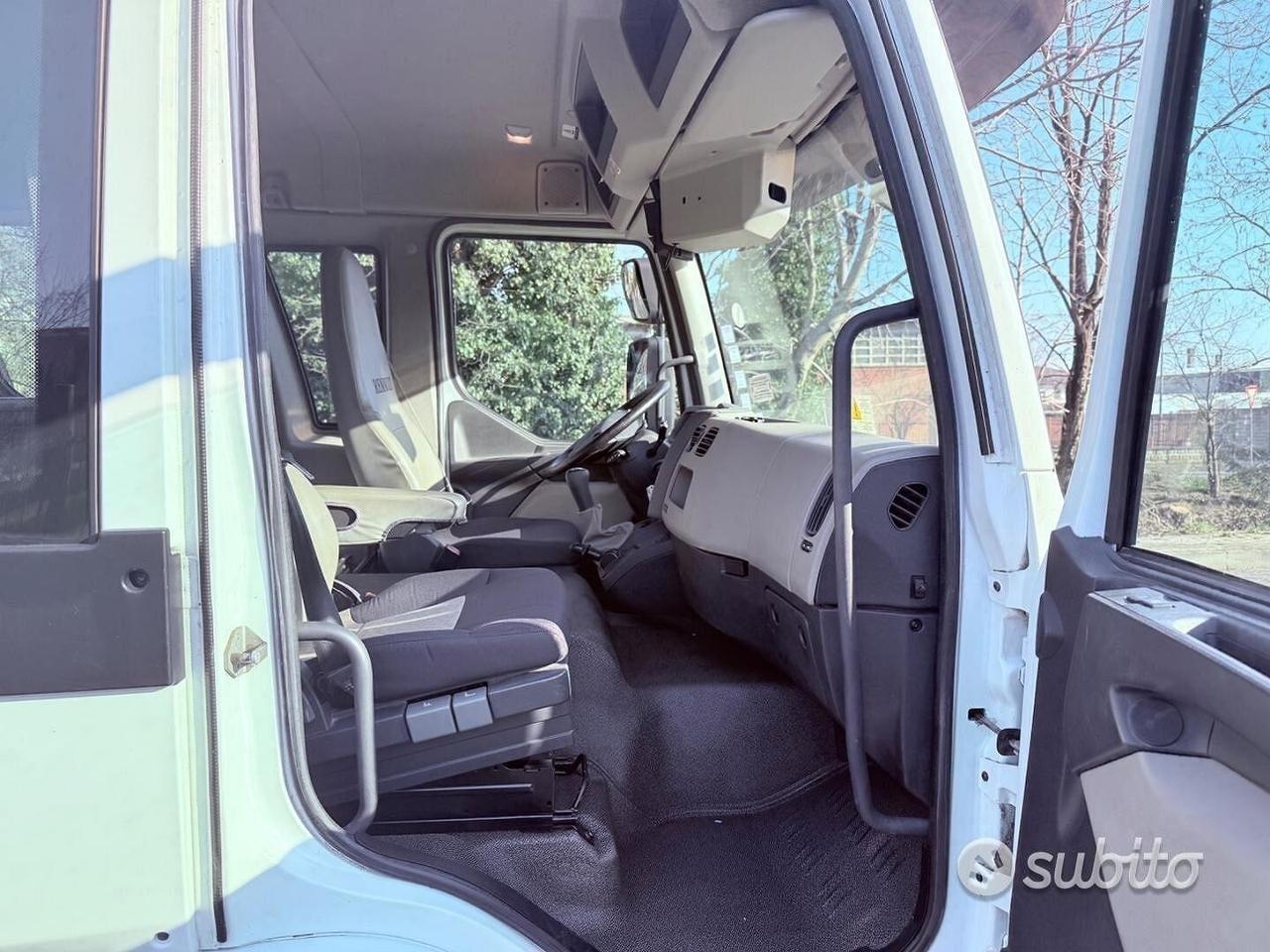 Renault-6 POSTI-PARI AL NUOVO 4O.OOO KM OK PERMUTE