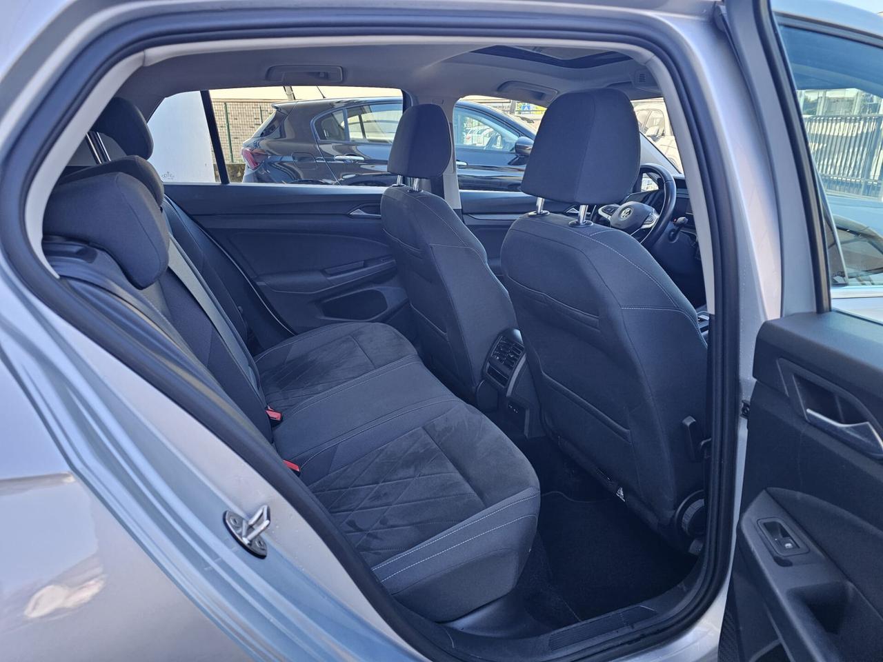 Volkswagen Golf 1.5 eTSI 130 CV DSG Style TETTO APRIBILE