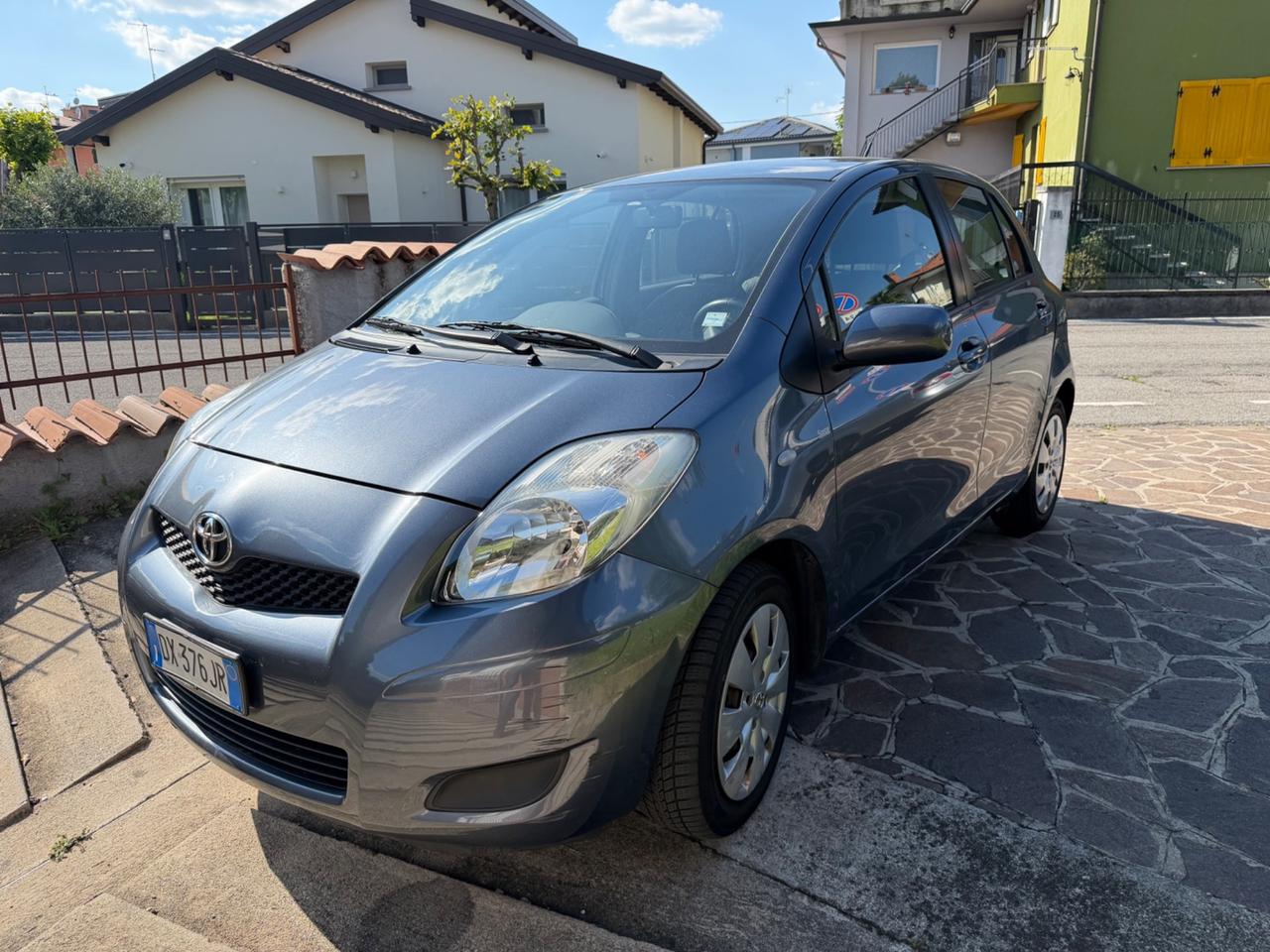Toyota Yaris 1.0 5 porte Sol