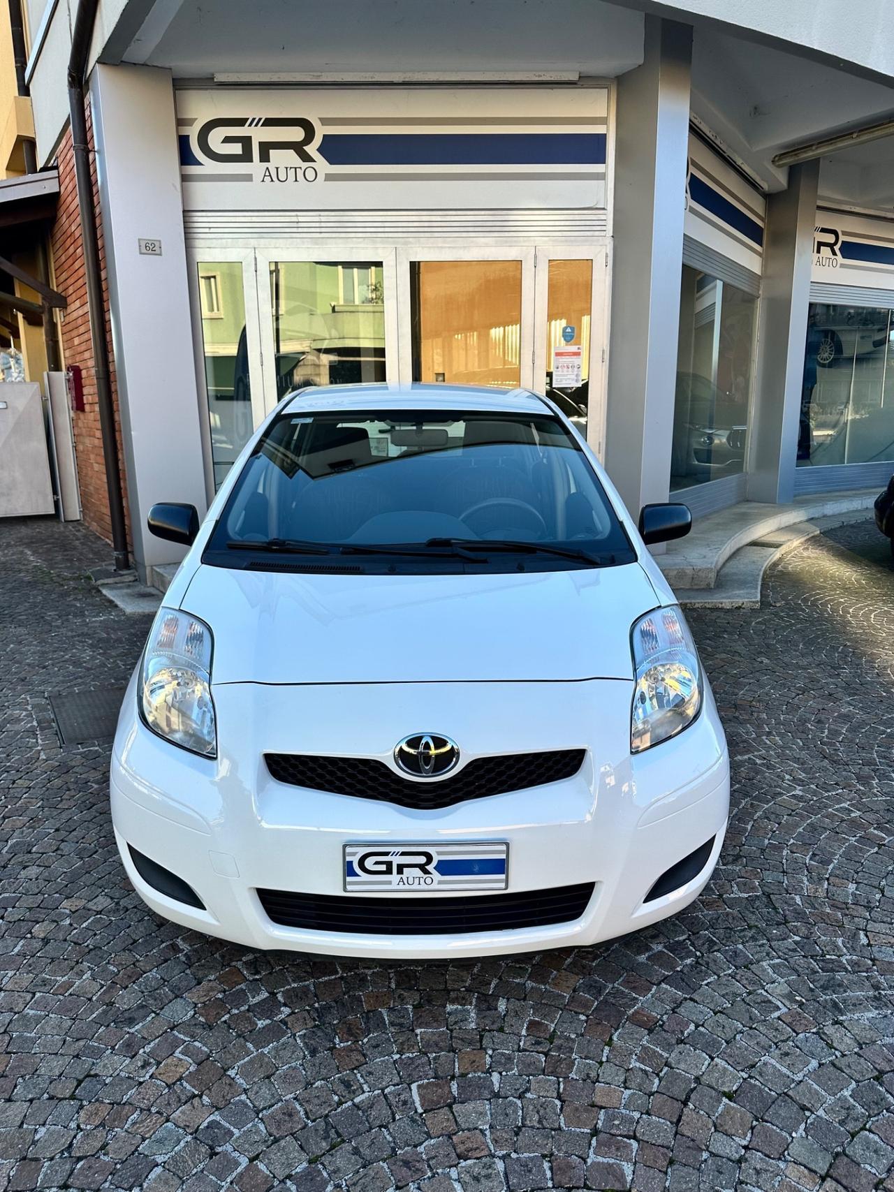 Toyota Yaris 1.0Bz 69Cv 5P - Neopatentati