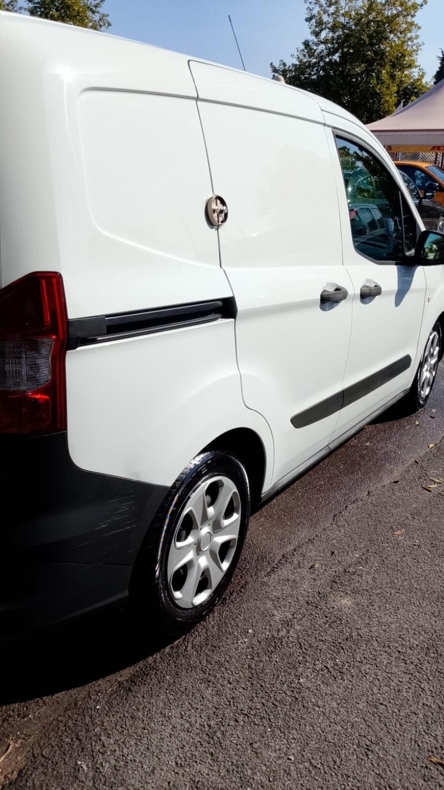 Ford Transit Courier 1.5 TDCi 75CV Van Entry
