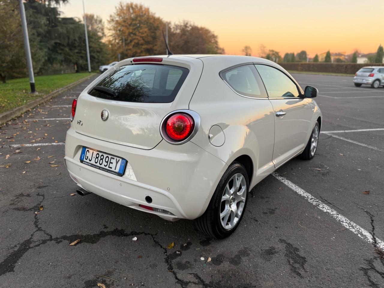 Alfa Romeo MiTo 1.6 JTDm 16V Distinctive Sport Pack