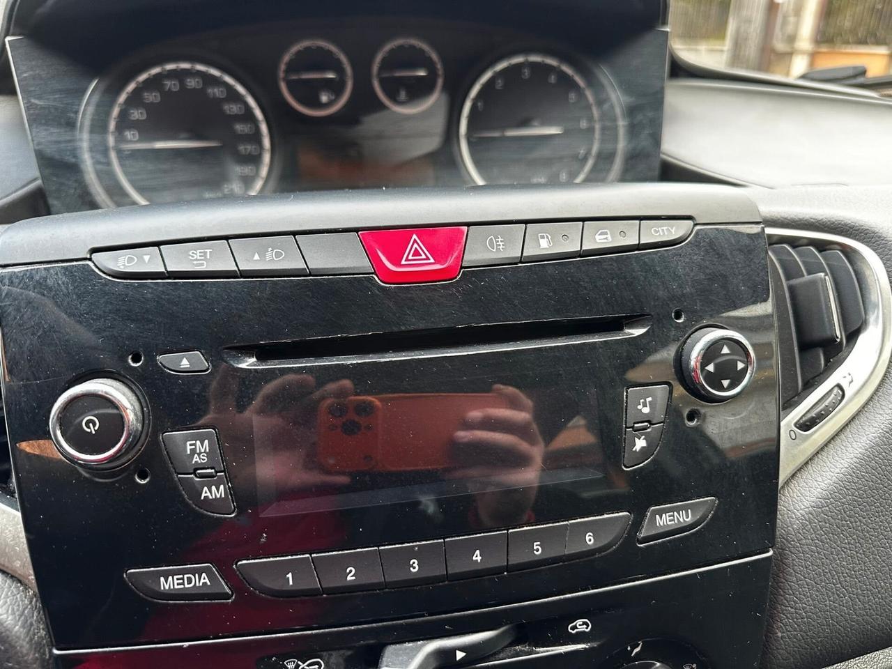 Lancia Ypsilon 1.2 69 CV 5 porte GPL Ecochic Silver NEOPATENTATI