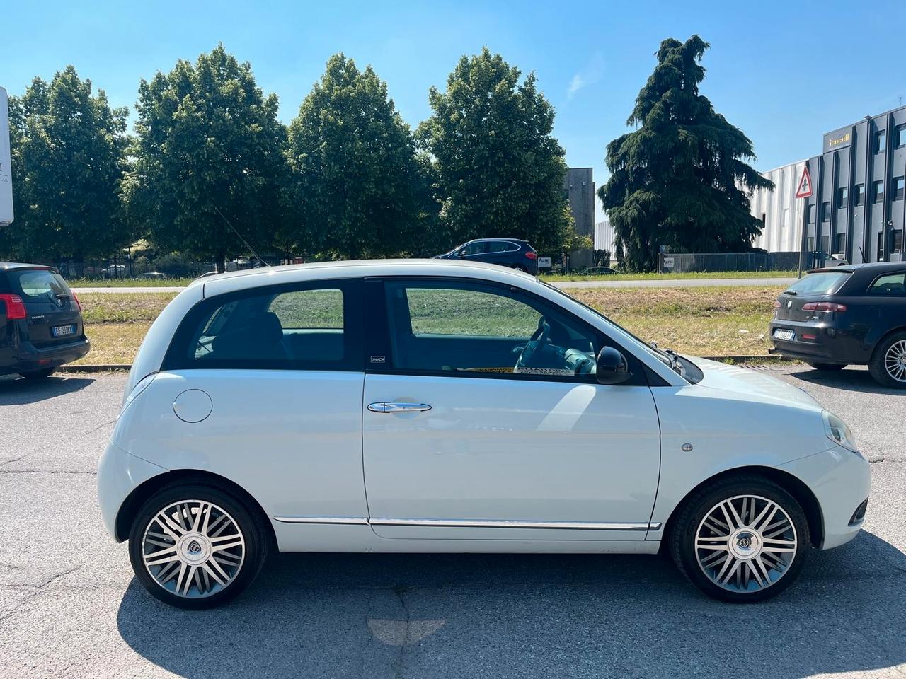 Lancia Ypsilon 1.3 MJT 75 CV Platinum