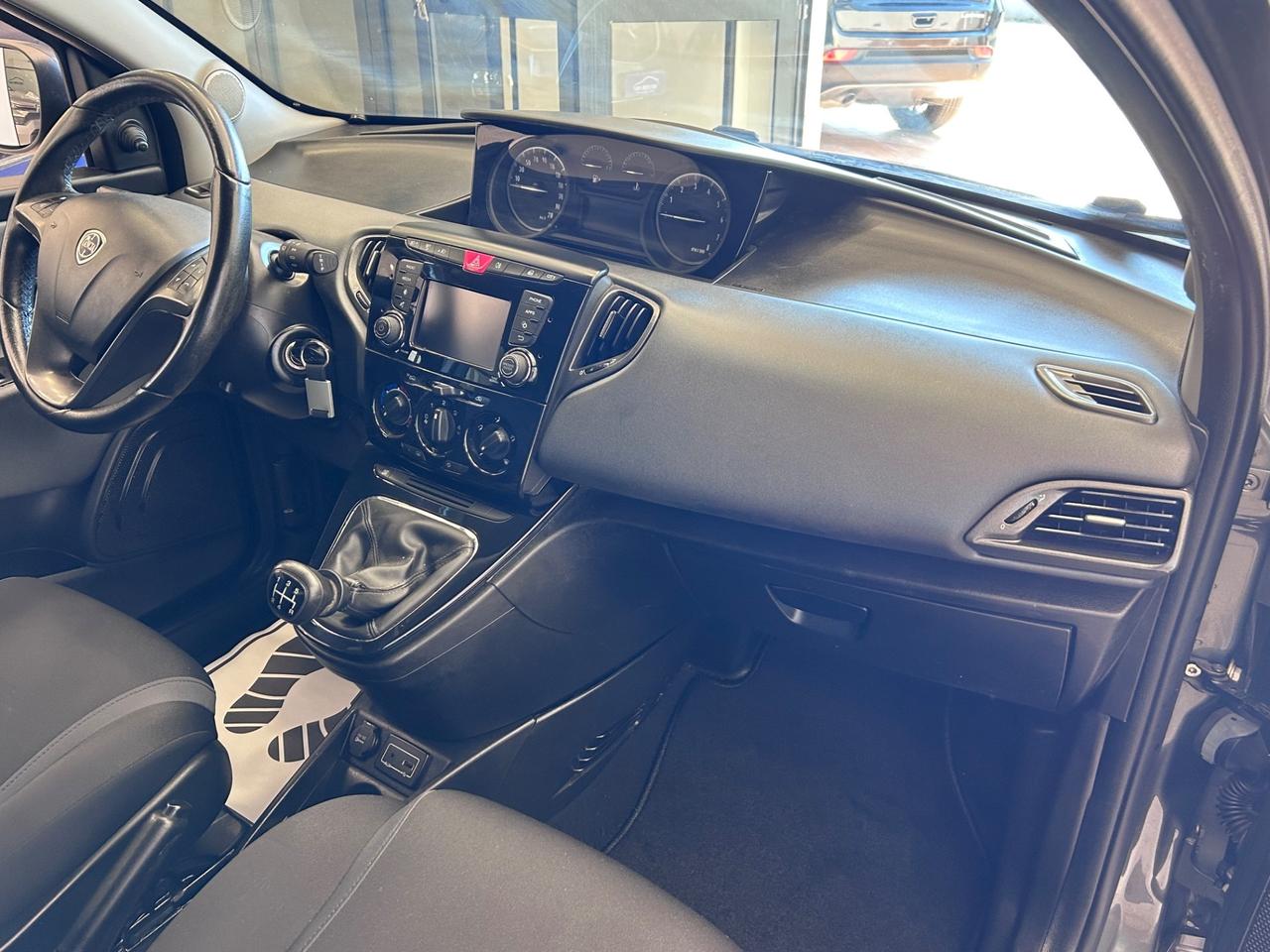 Lancia Ypsilon 1.2 69 CV 5 porte Gold
