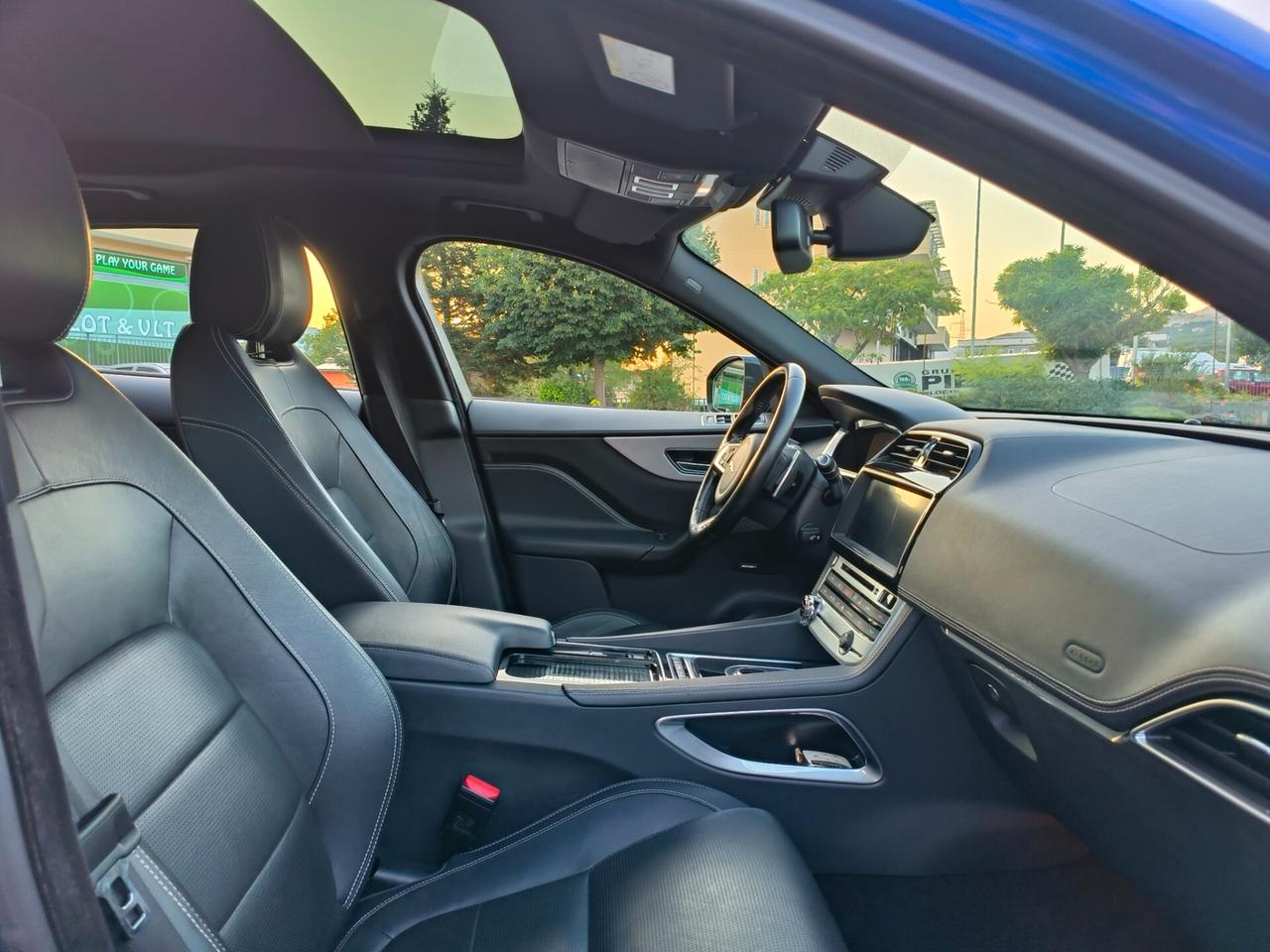 Jaguar F-Pace F PACE 2.0 AWD PORTFOLIO R-SPORT AUTOM.