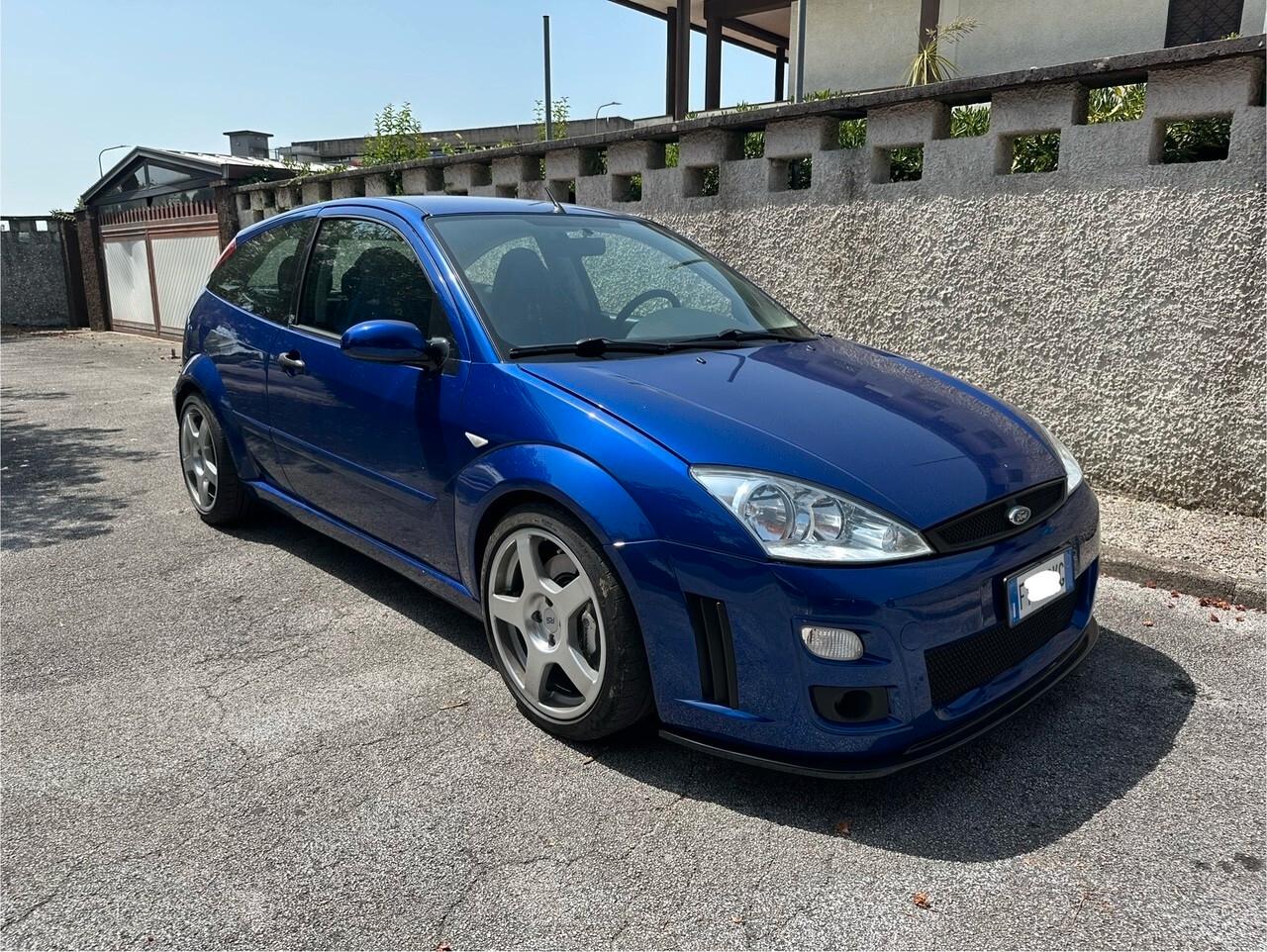 Ford Focus 2.0i 16V cat 3p. RS215