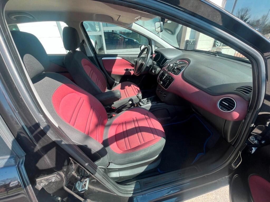 Fiat Punto 1.4 5 porte cambio manuale e automatico