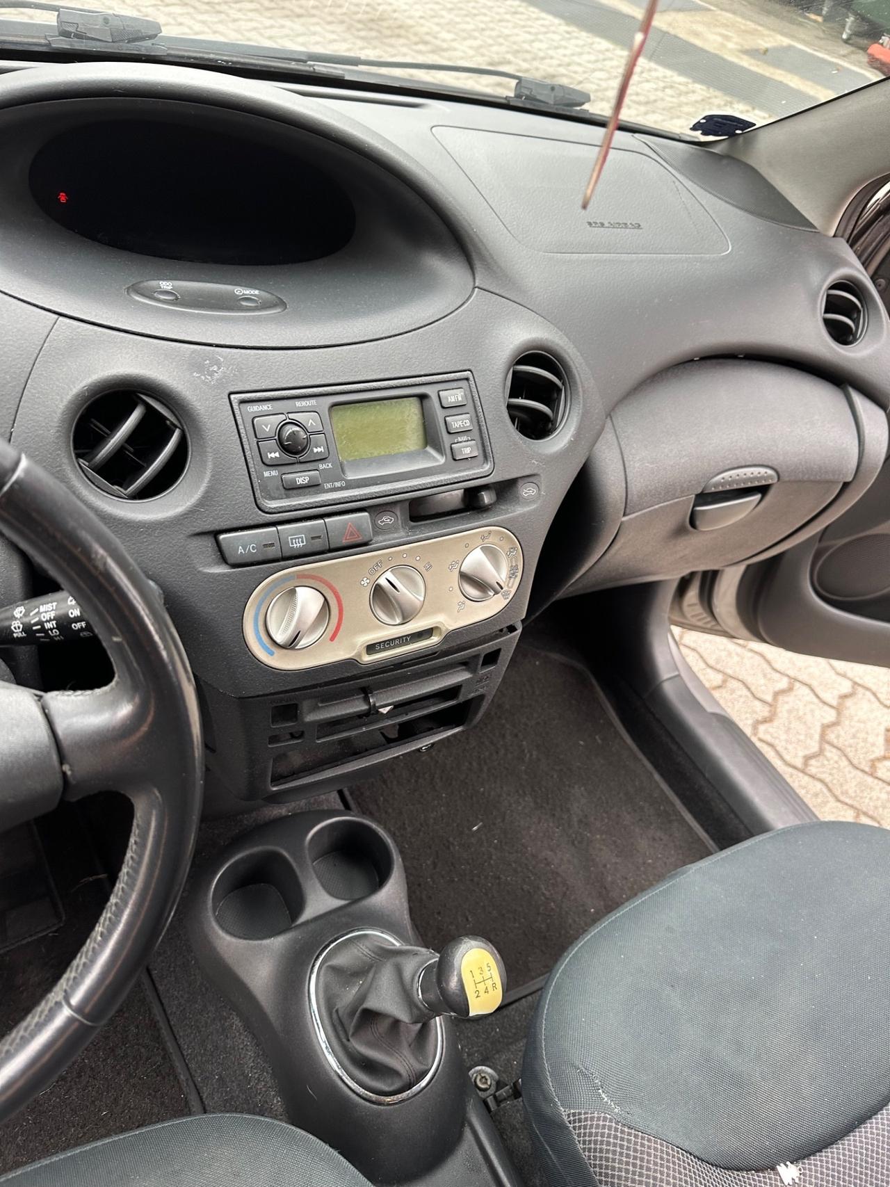 Toyota Yaris 1.0i 16V cat 5 porte Expo Clima