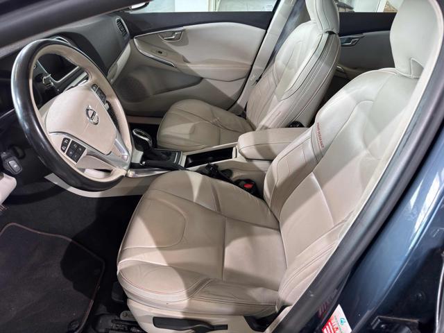 VOLVO V40 Cross Country D3 Geartronic Momentum
