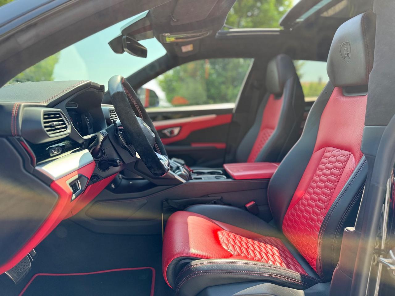 Lamborghini Urus 4.0 V8 650cv Total Black Permute