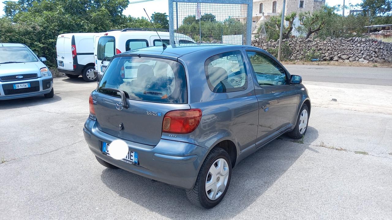 Toyota Yaris 1.0i 16v Cat 3porte - Neopatentati