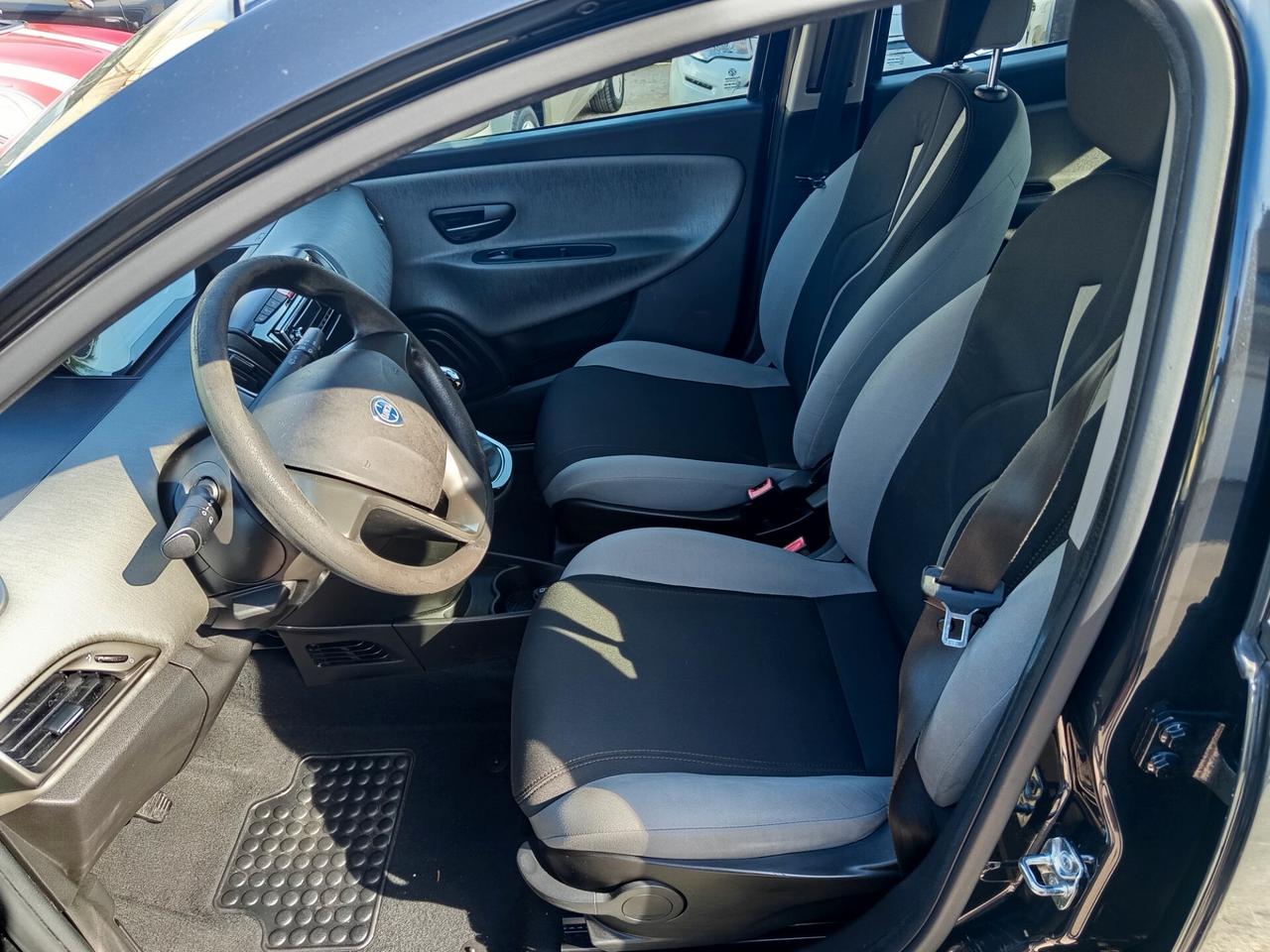 Lancia Ypsilon 0.9 TwinAir 85 CV 5 porte Metano Ecochic