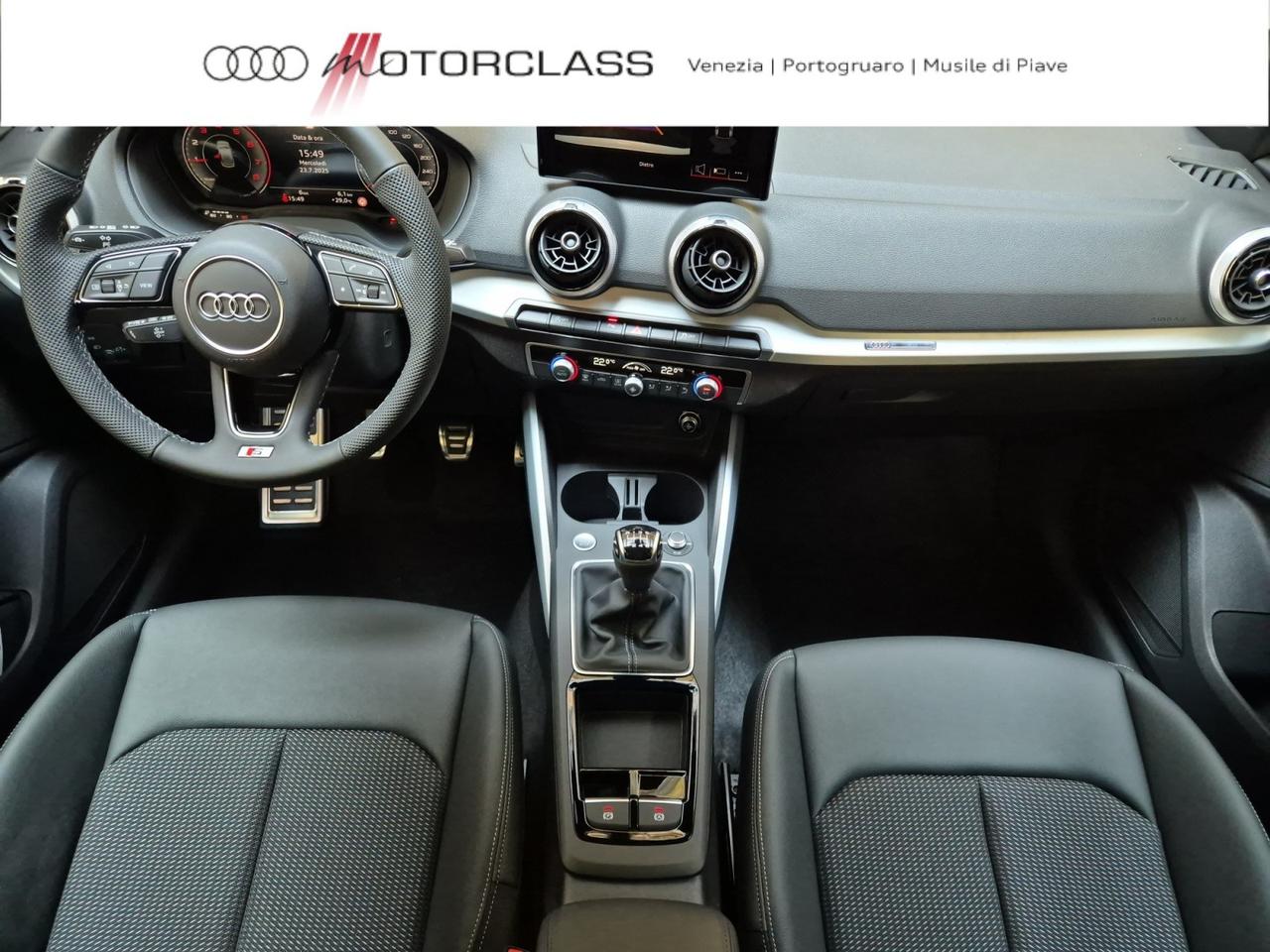 Audi Q2 35 1.5 tfsi identity black